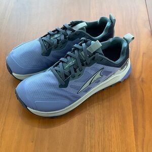 Altra Lone Peak 9 Sample